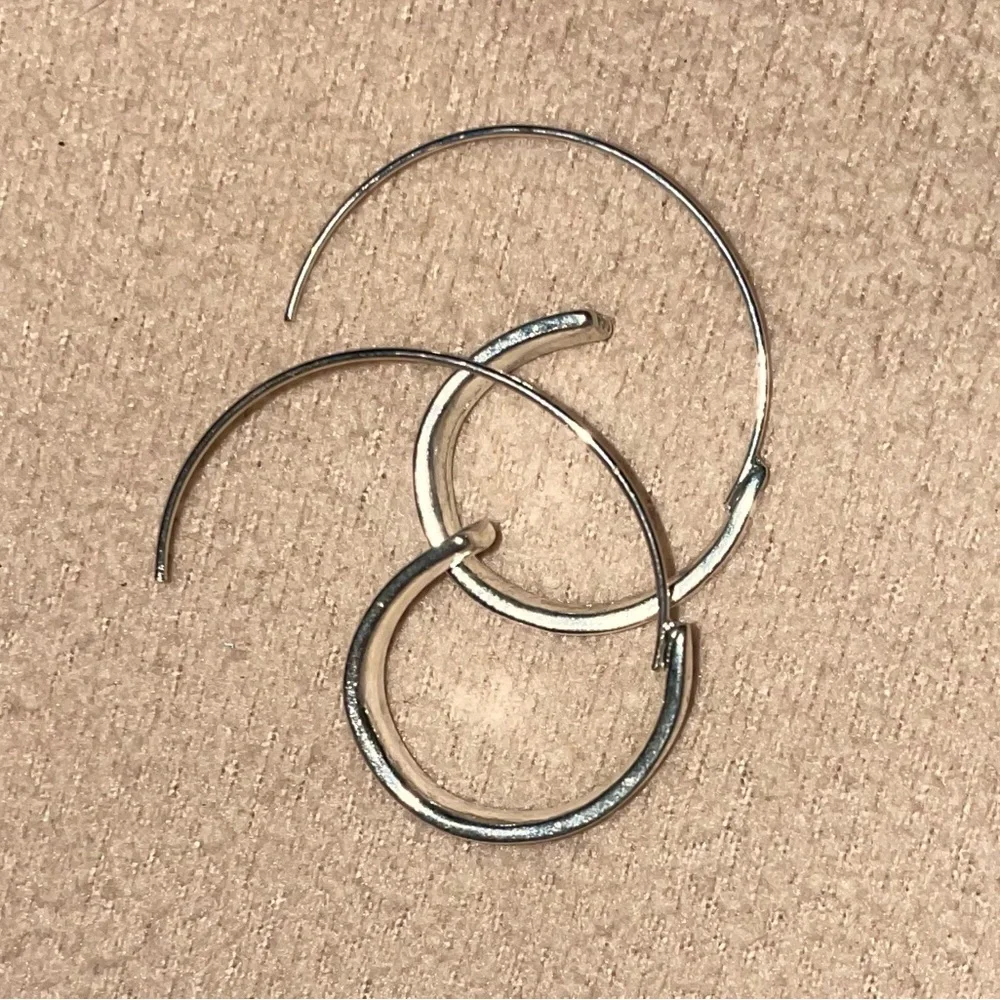 NWOT SILVER UNIQUE LOOPY HALF CIRCLE EARRINGS! - Picture 4 of 5